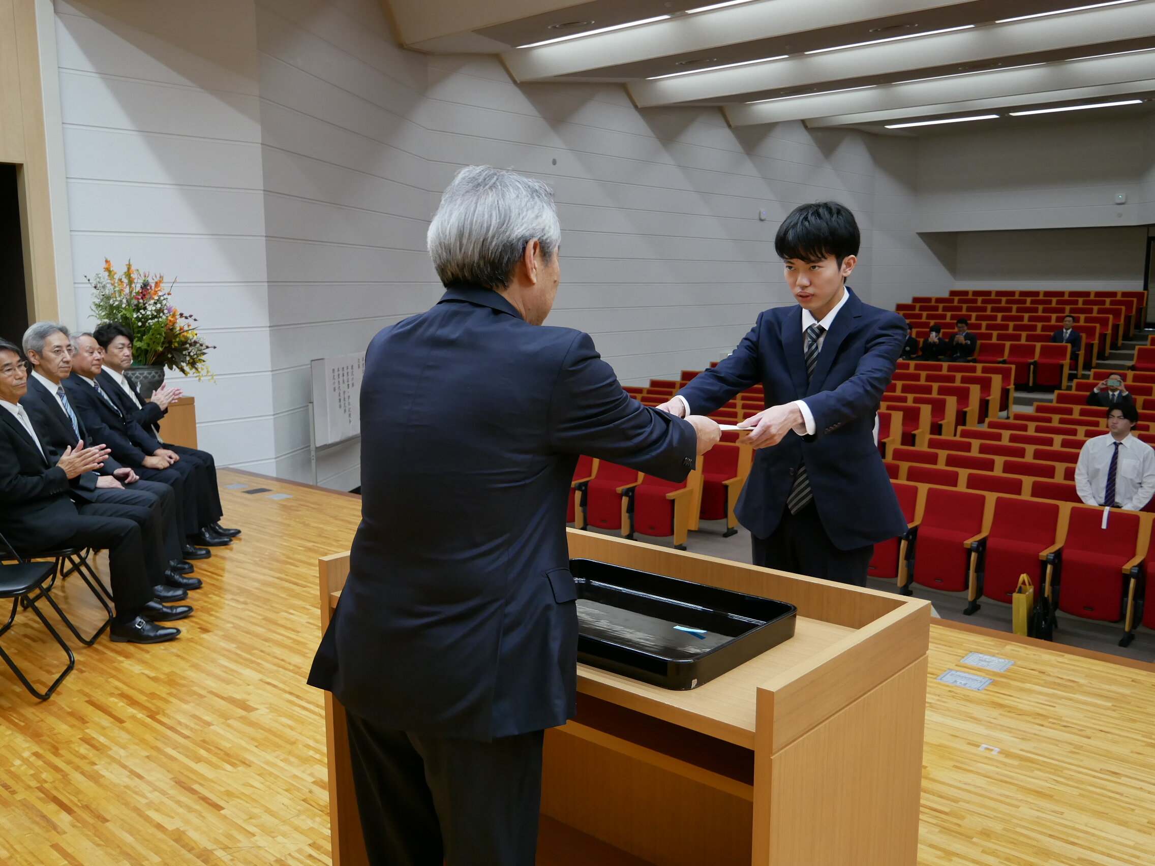 卒業証書・学位記の授与