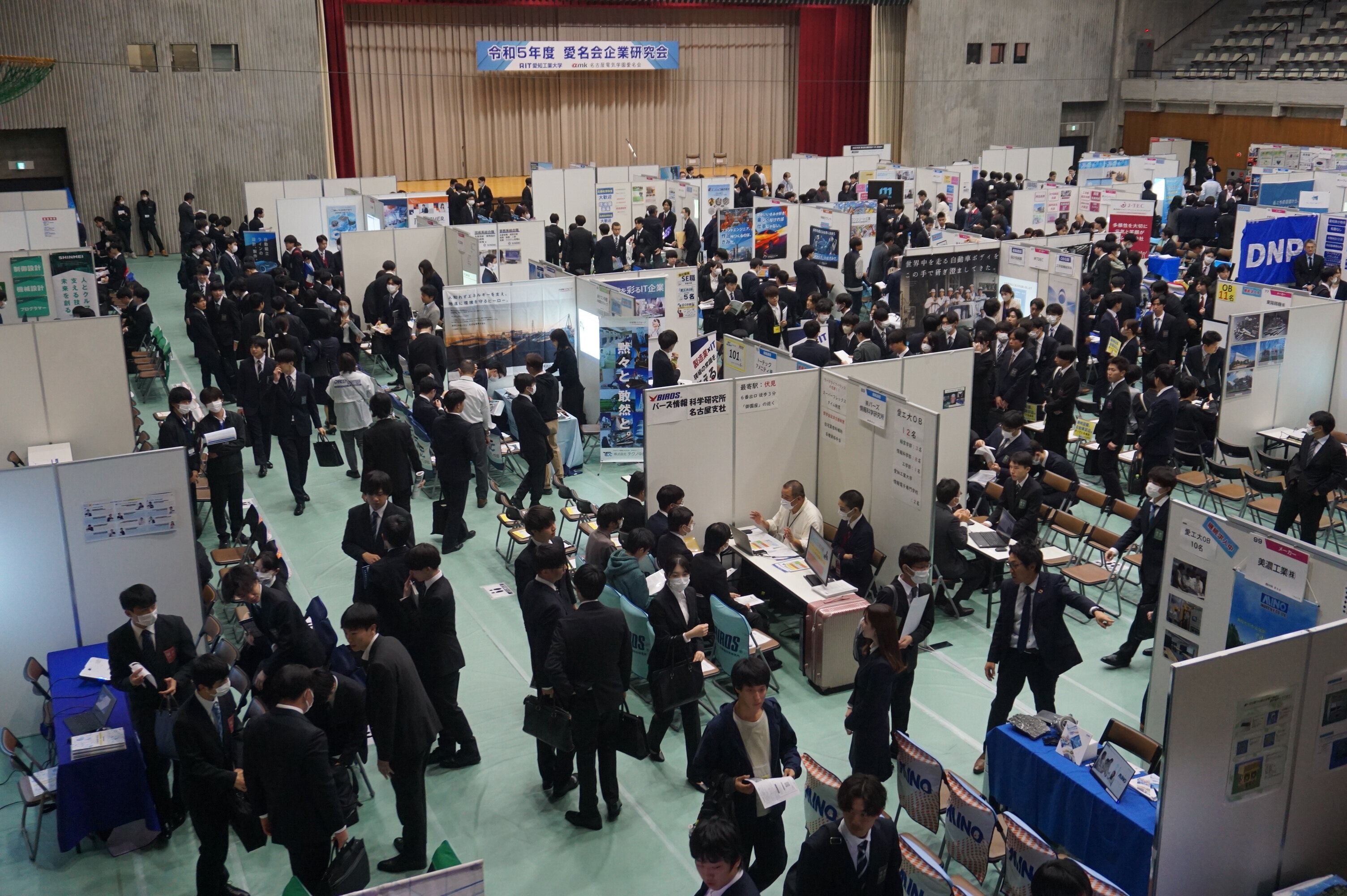 1,300社超の愛名会会員企業による強力なバックアック