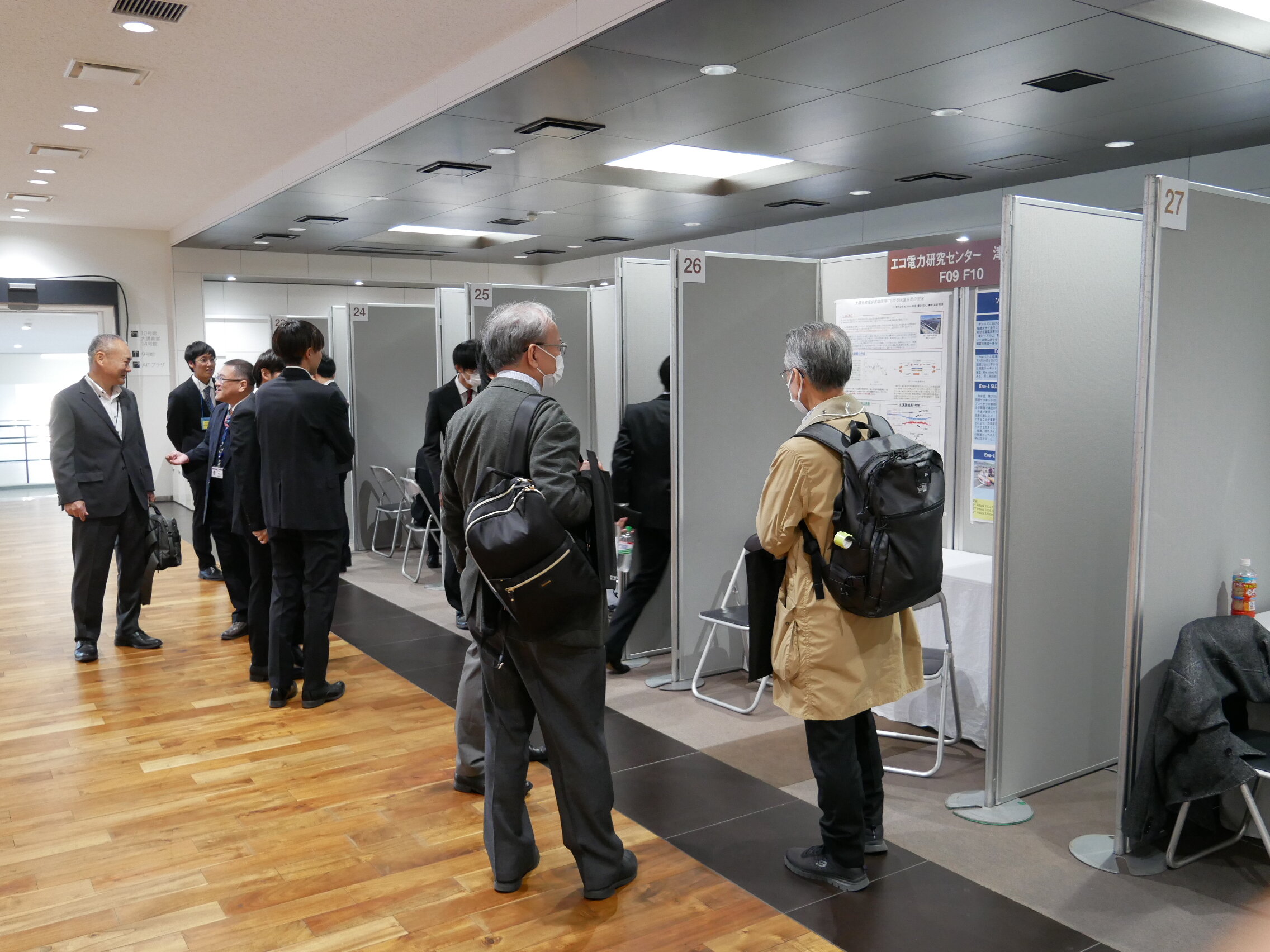 多彩な技術シーズのブース展示